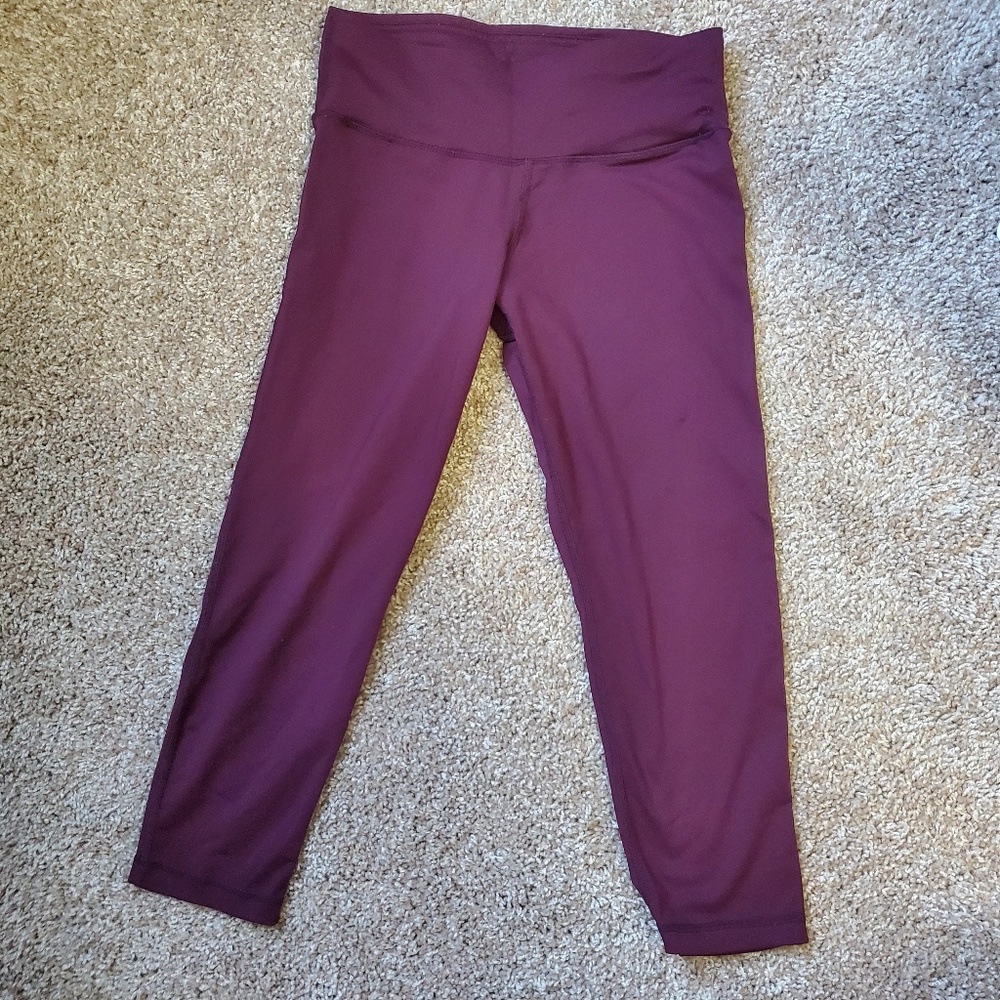 Cropped plum gym leggings